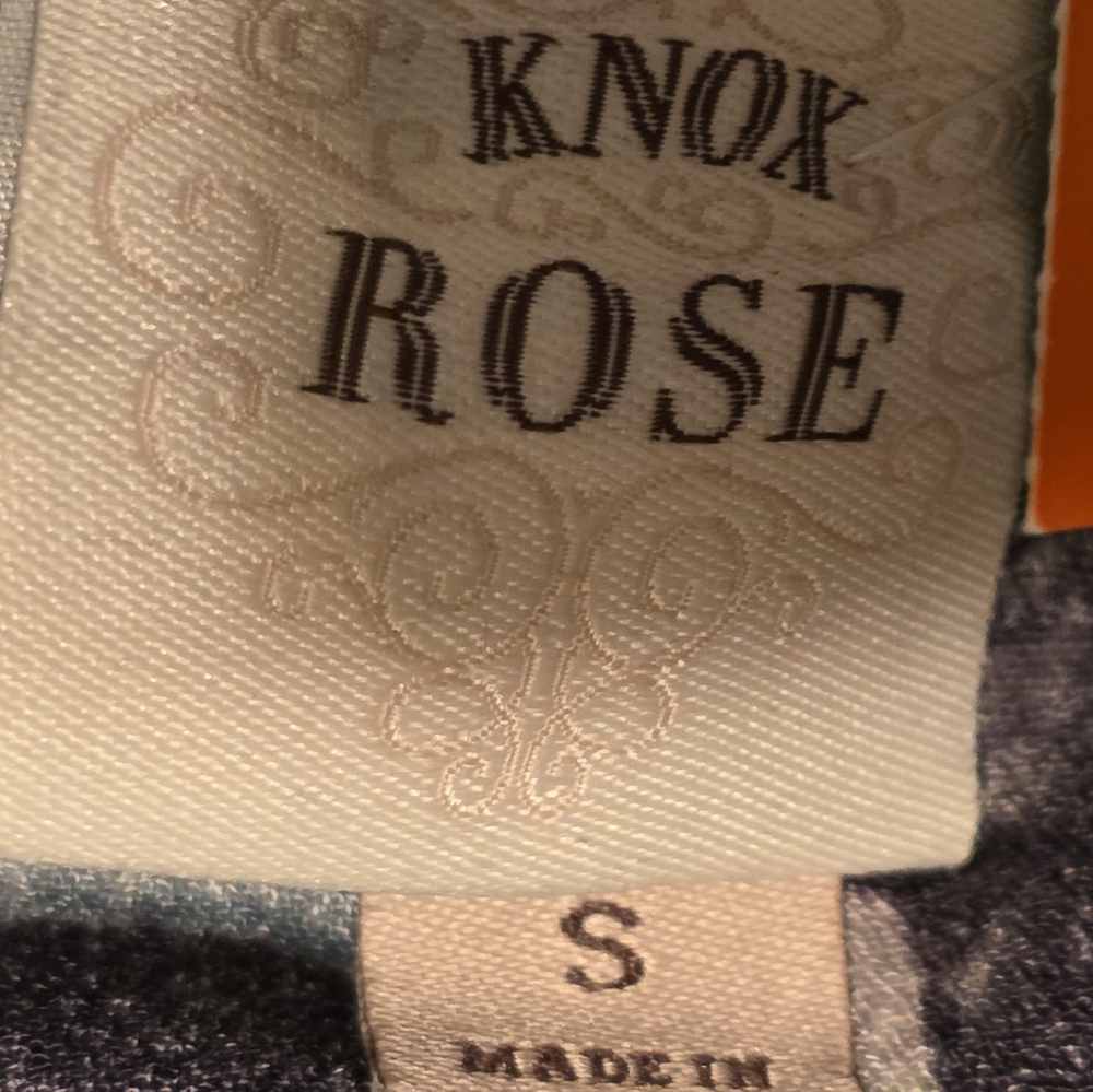 Knox Rose Retro Print Blouse Smocked Neck Embroidered Detail Size S EUC - Picture 3 of 5